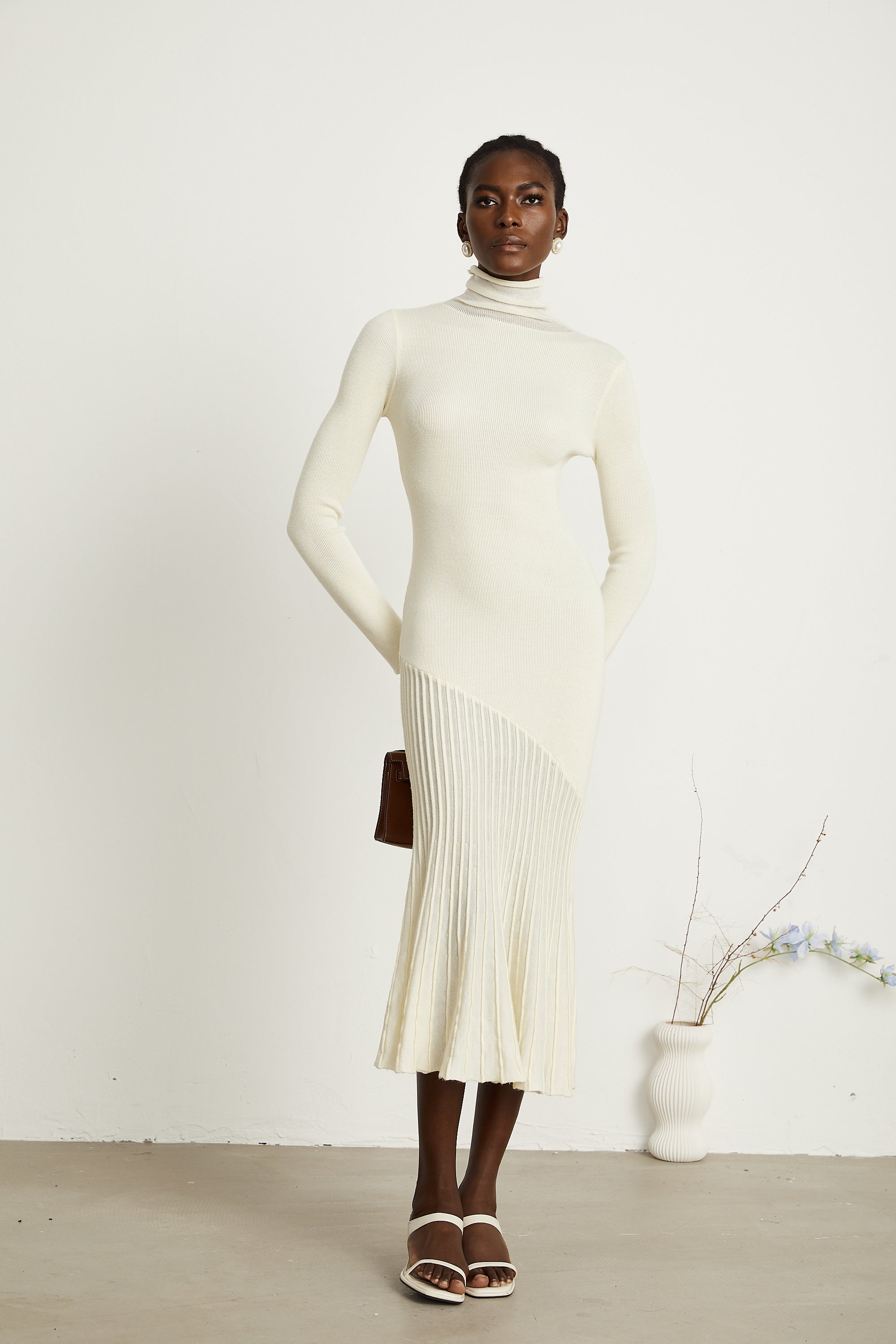 Émeline white knitted pleated midi dress